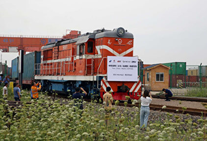 Sale desde China con destino Madrid el primer tren de suministros sanitarios con 34,6 millones de mascarillas