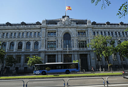 Bandera de España a media asta en la sede del Banco de España | Europa Press