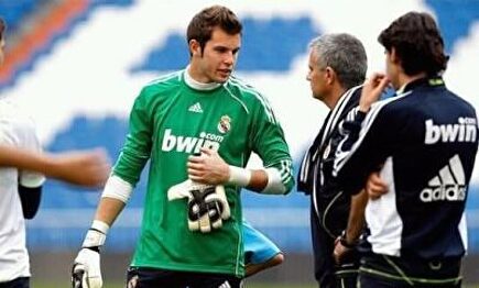 Mourinho dio la alternativa en el Real Madrid a Jesús Fernández | EFE