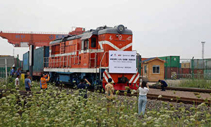 Sale desde China con destino Madrid el primer tren de suministros sanitarios con 34,6 millones de mascarillas