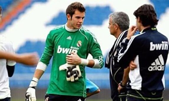 Mourinho dio la alternativa en el Real Madrid a Jesús Fernández | EFE