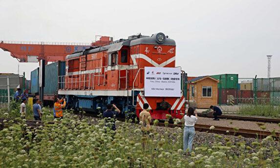 Sale desde China con destino Madrid el primer tren de suministros sanitarios con 34,6 millones de mascarillas
