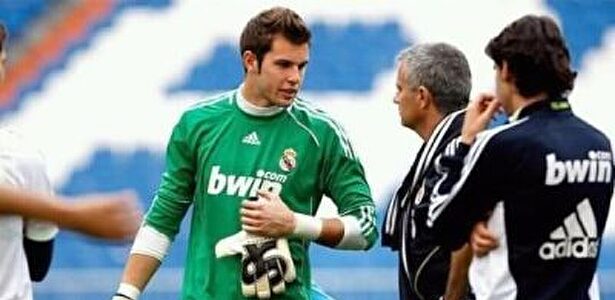 Mourinho dio la alternativa en el Real Madrid a Jesús Fernández | EFE