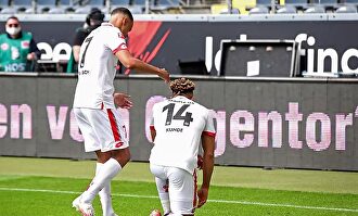Malong, jugador del Mainz, celebra un gol arrodillándose | Agencias