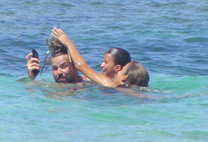 Pau se divierte en la playa en 2011 | Gtres