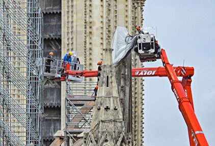 Comienza el delicado desmontaje del andamio de Notre Dame y su restauración
