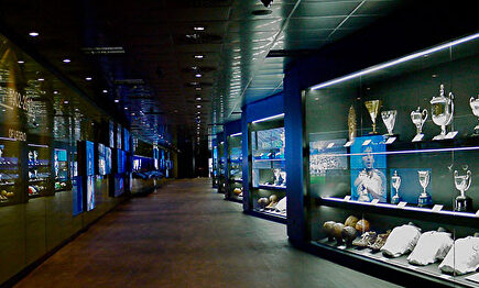 Tour por el Santiago Bernabéu | EFE