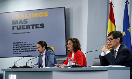 Salvador Illa, María Jesús Montero y Pablo Iglesias este martes. | EFE