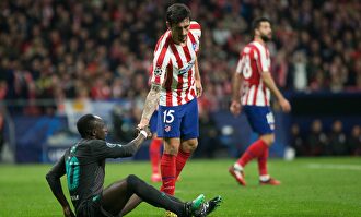 Savic con Mané en el Atlético-Liverpool. | Cordon Press