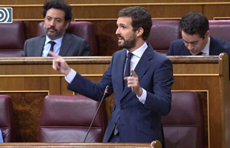 Casado, a Sánchez: "Son ustedes y sus socios los que expanden el veneno de la confrontación"