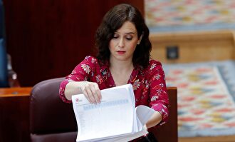 Ayuso acusa a Podemos de buscar "carne política" con las residencias