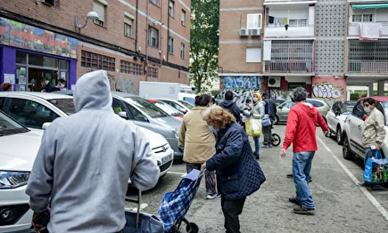 Cola para recoger donaciones de alimentos | Europa Press