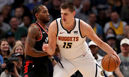 Nikola Jokic junto a Kawhi Leonard | AGENCIAS