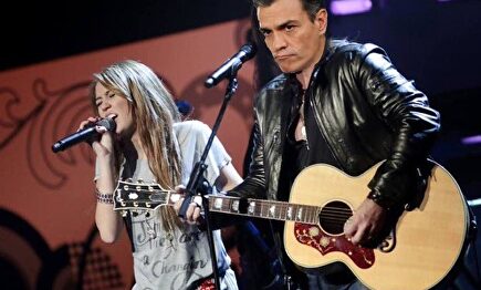Montaje con la imagen de Pedro Sánchez y un concierto de Miley Cyrus. | Twitter