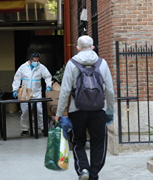 Voluntarios en un comedor social en España | Marta Fernández / Europa Press