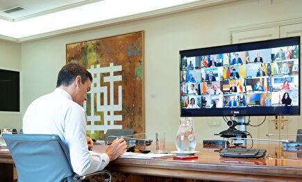 El presidente del Gobierno, Pedro Sánchez, mantiene una videoconferencia este domingo con los presidentes de comunidades y ciudades autónomas. | EFE