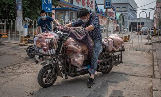 Brote en un mercado de Pekín. | EFE
