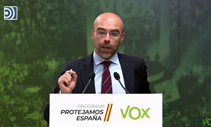 Vox carga contra Feijóo por pedir restricciones a la movilidad