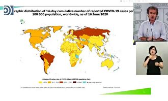 Simón utiliza un mapa del mundo para presumir de lo bien que va España con el coronavirus