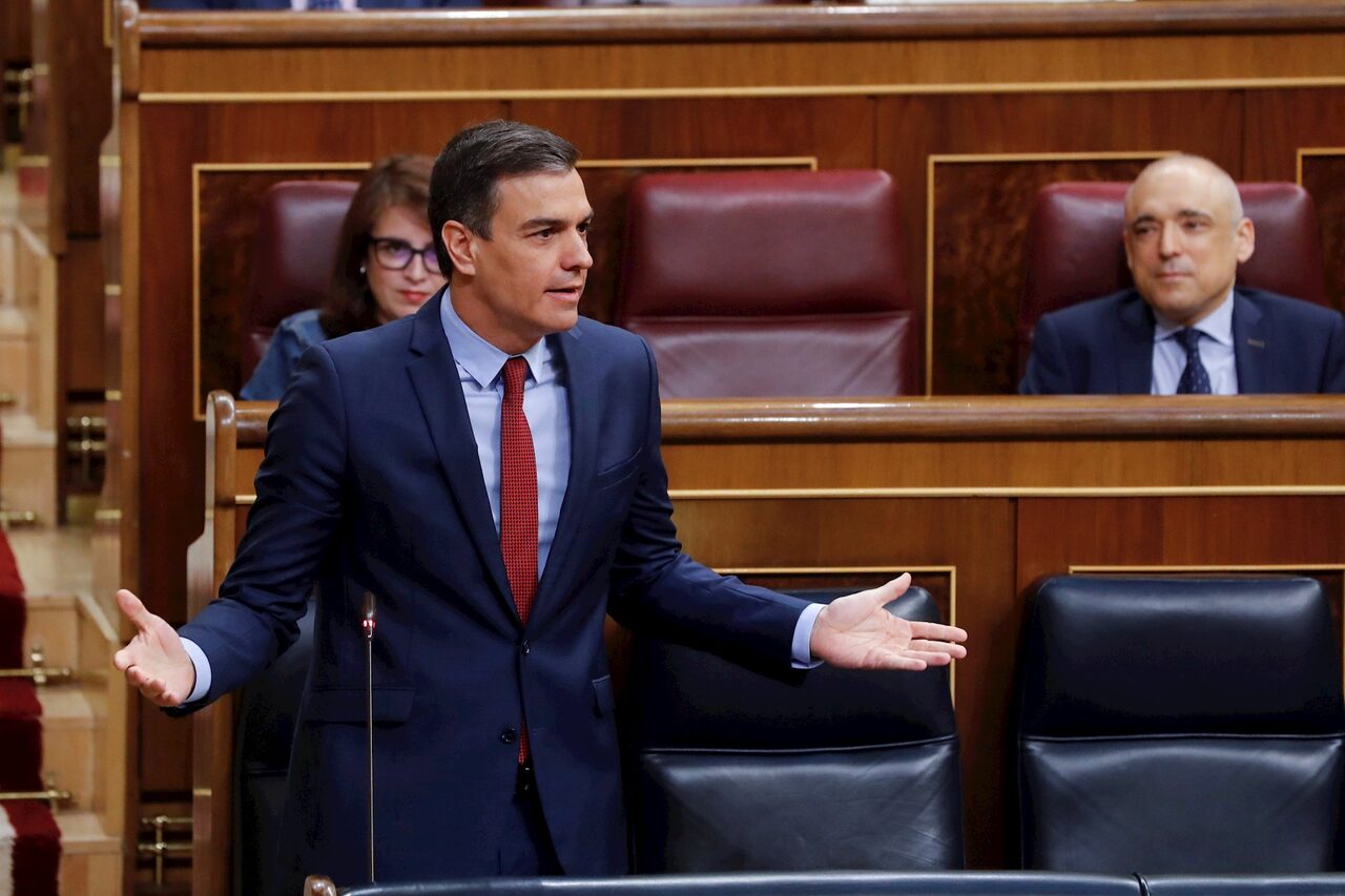 Sánchez en una sesión de control | EFE
