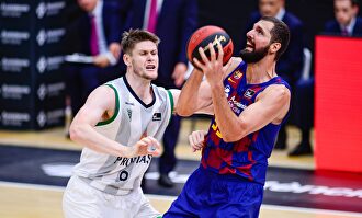 Mirotic, en acción ante el Joventut. | Europa Press
