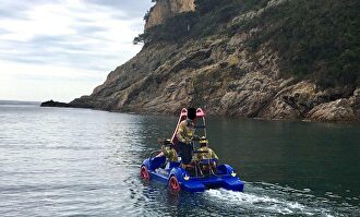 Bomberos al rescate en un "hidropedal" en la Costa Brava | Twitter: @albertsolerbufi