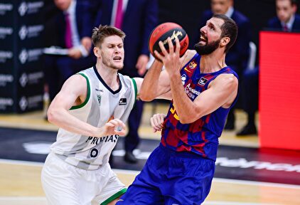 Mirotic, en acción ante el Joventut. | Europa Press