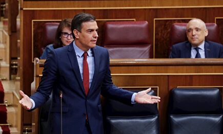 Sánchez en una sesión de control | EFE