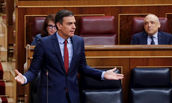 Sánchez en una sesión de control | EFE