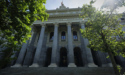 Fachada del edificio de la Bolsa de Madrid | LD