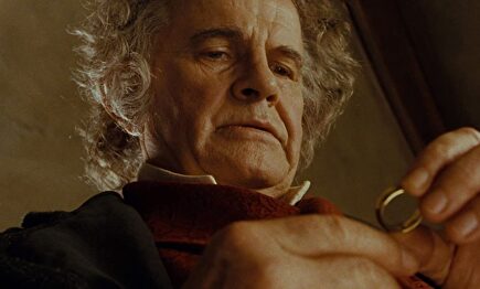 Ian Holm en 'El señor de los anillos' | Youtube