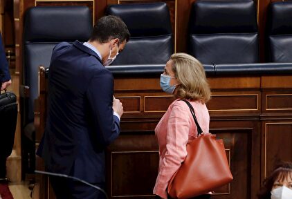 Pedro Sánchez y Nadia Calviño en el Congreso | EFE