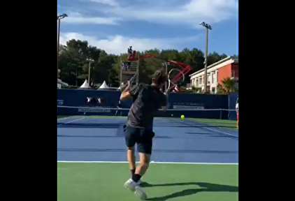 Así suena el brazo de acero de la derecha más demoledora del tenis mundial