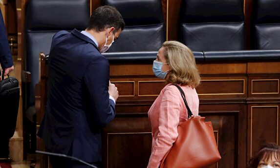 Sánchez y Calviño, ante el colapso de la economía | EFE