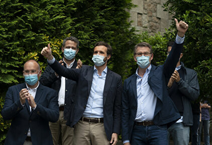 Pablo Casado, junto a Alberto Núñez-Feijóo, en la presentación de candidatos Elecciones Gallegas. | David Mudarra (PP)