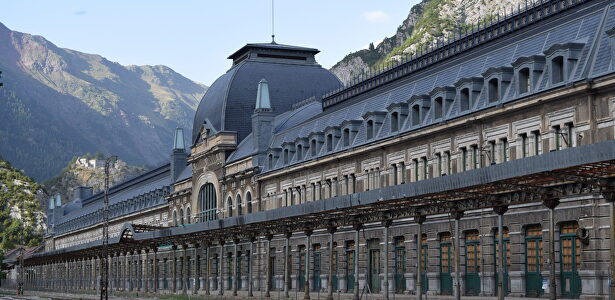 Las estaciones de tren más bonitas de España para estos días de reencuentros 