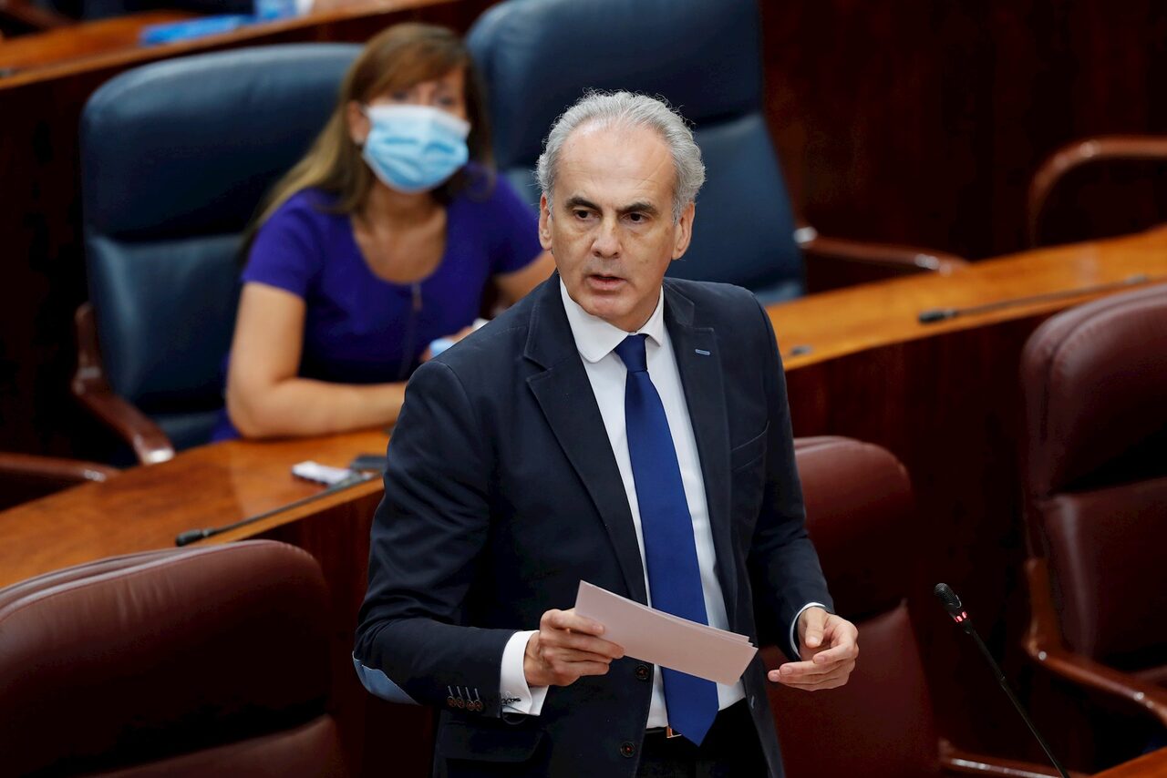 Enrique Ruiz Escudero, durante su intervención en el pleno de la Asamblea de Madrid | EFE