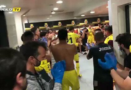 Imposible no emocionarse: el vestuario del Villarreal recibe a su héroe, Bruno Soriano