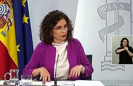 Montero asegura que el Gobierno no prevé reactivar el estado de alarma "salvo que la situación cambie de forma drástica"