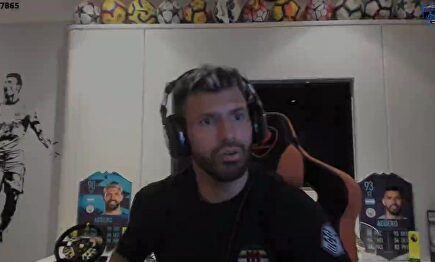 ¿Notó el Kun Agüero algo en su rodilla durante un directo por Twitch antes de romperse?