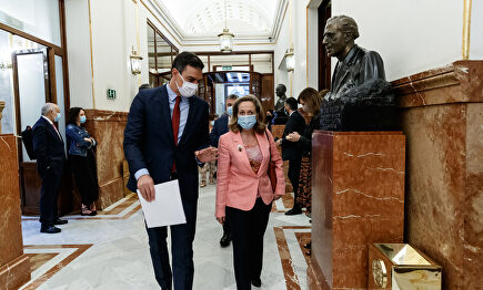 Pedro Sánchez y Nadia Calviño, en el Congreso | Europa Press