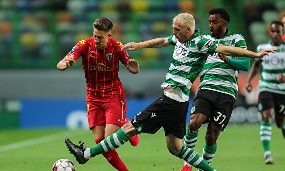 Jeremy Mathieu, en uno de los últimos partidos contra el Tondela. | EFE