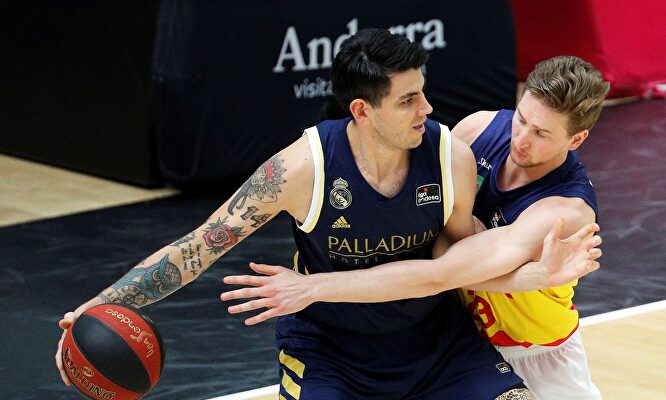 Gabriel Deck, en acción ante el Morabanc Andorra. | EFE