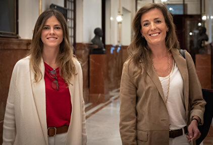 Fanjul en el Congreso con la diputada del pp Carmen Navarro. | PP