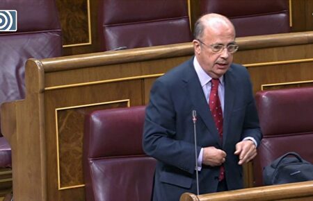 El enfado de Gil Lázaro contra Jaume Asens por el hombre que se grabó disparando fotografías de miembros del Gobierno