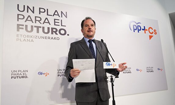 El candidato de PP y Cs, Carlos Iturgáiz | EFE