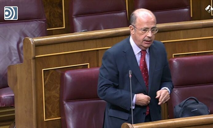 Bronca de Gil Lázaro y Jaume Asens por el hombre que disparaba a fotografías