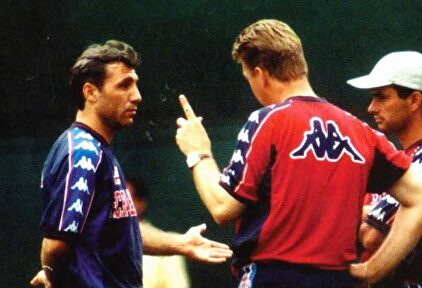 Stoichkov, junto a Van Gaal y José Mourinho | EFE