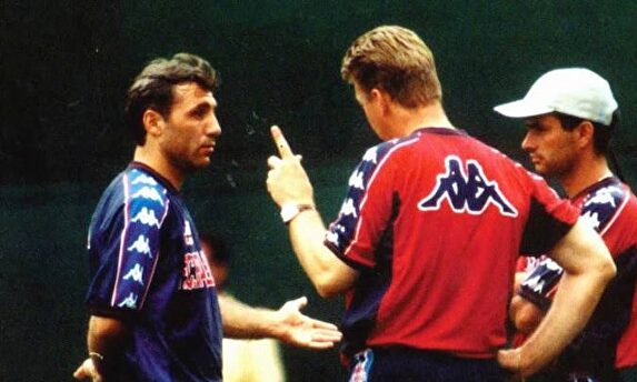 Stoichkov, junto a Van Gaal y José Mourinho | EFE