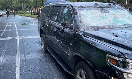 Coche en el que viajaba el secretario de Seguridad de Ciudad de México, Omar García Harfuch. | EFE